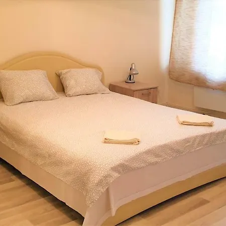 City Canal Apartman *